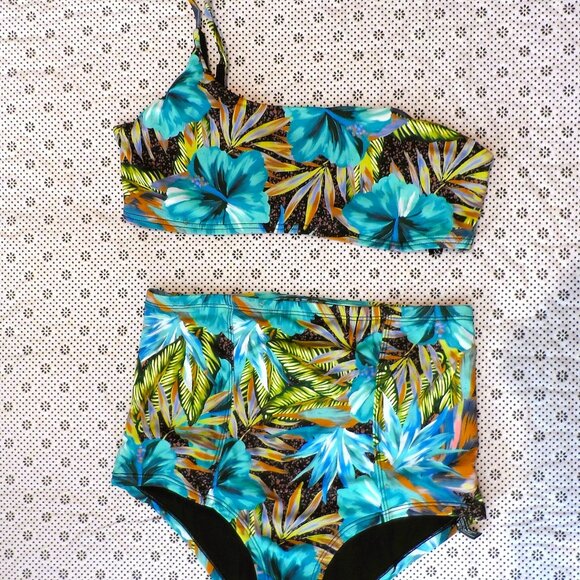 Urban outfitters -Swimsuit tropical design size S - Picture 2 of 3